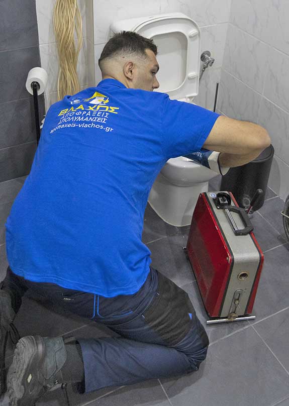 Απόφραξη λεκάνης με ηλεκτρομηχανική ατσαλίνα από τεχνικό της «ΑΠΟΦΡΑΞΕΙΣ ΒΛΑΧΟΣ - ΓΛΥΦΑΔΑ»