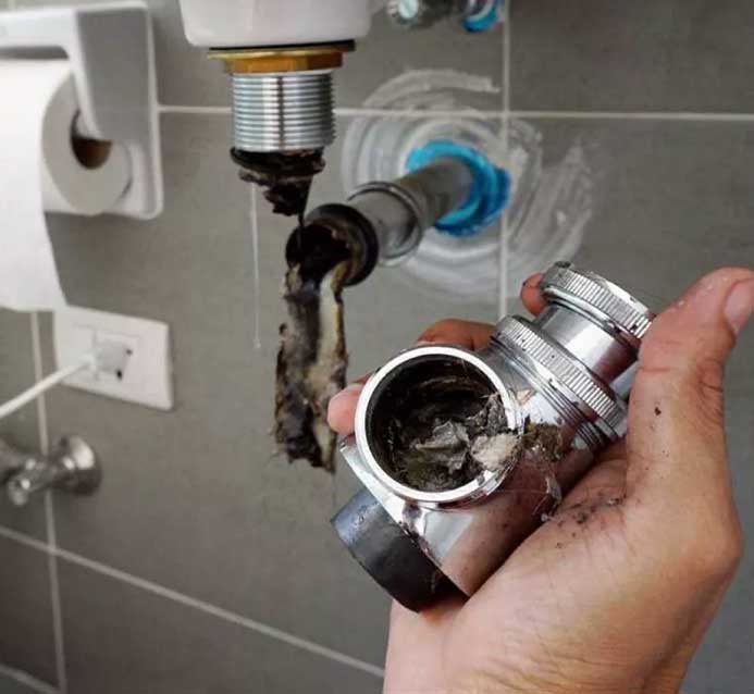 Στο ΞΕΒΟΥΛΩΜΑ ΣΙΦΩΝΙΟΥ ΜΠΑΝΙΟΥ βγαίνουν βρώμικα υλικά και πουρί.